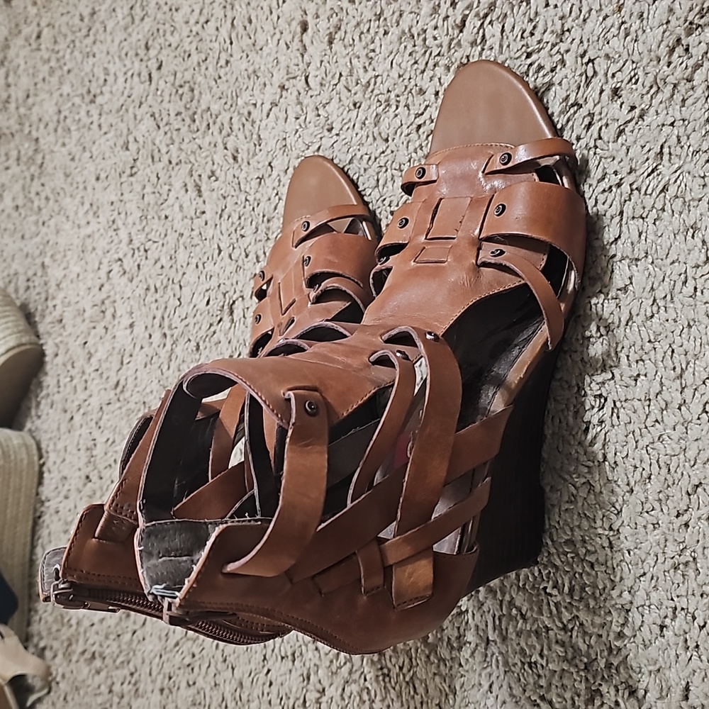 Carlos Santana gladiator sandle heel. Size 10.